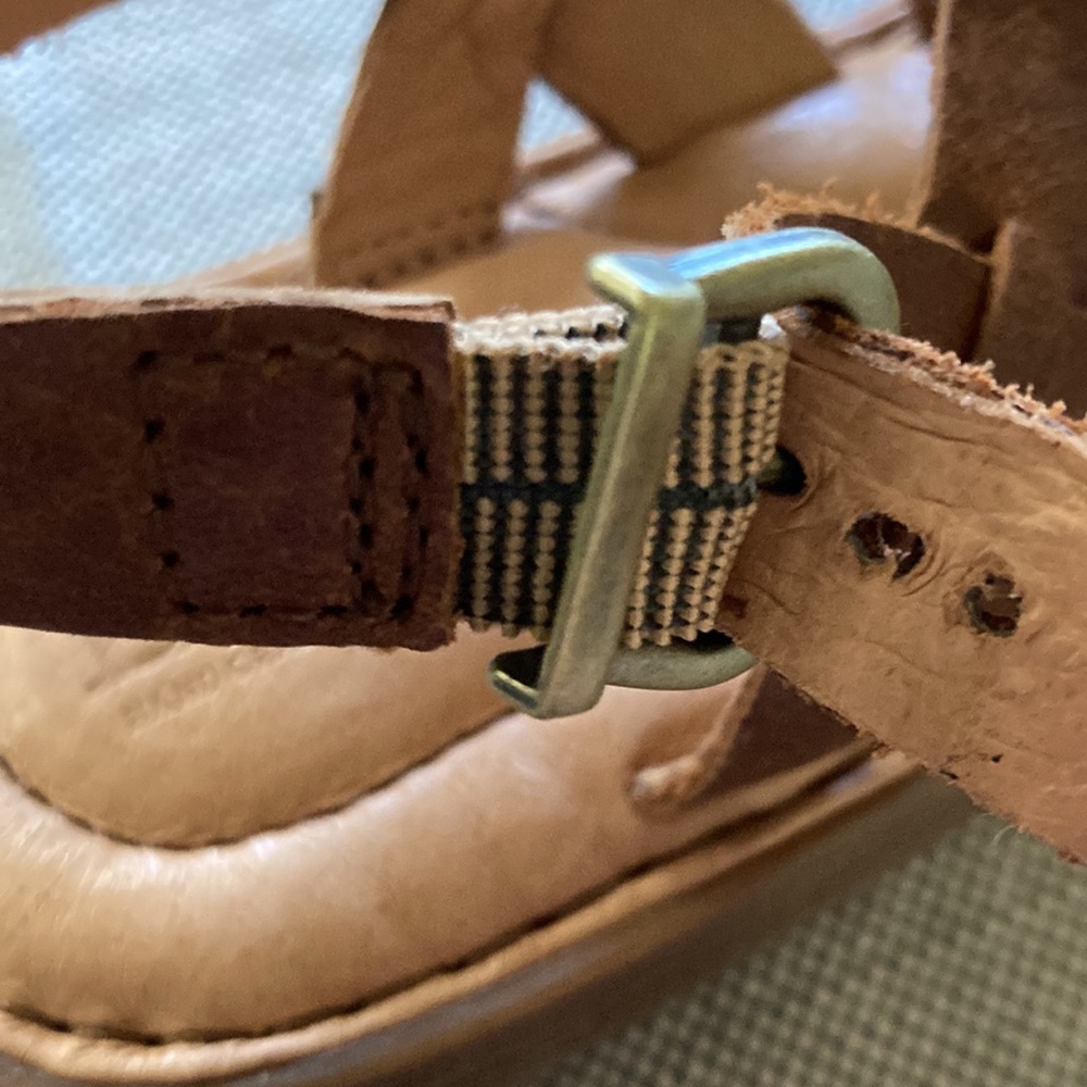 NWT Born Handcrafted leather sandal in brown - Picture 6 of 10